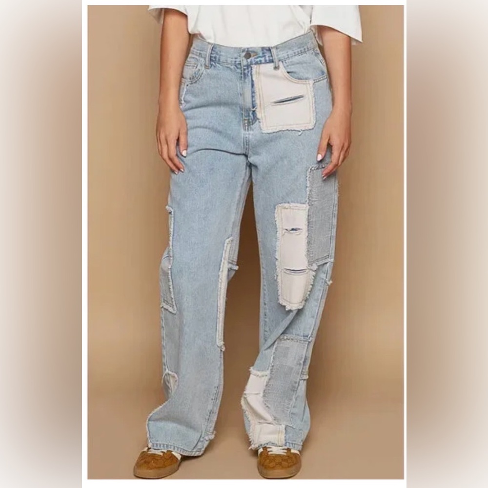 ⭐️NWOT POL Patch Distressed Light Wash  Jeans⭐️